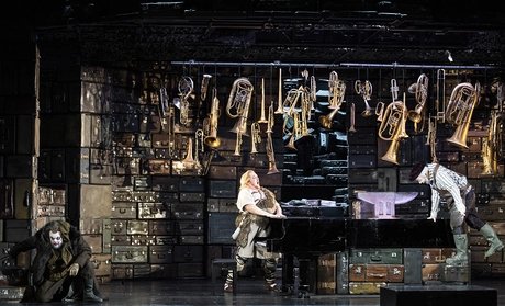 Clay Hilley als Siegfried, Ya-Chung Huang als Mime, Jordan Shanahan als AlberichBernd Uhlig
