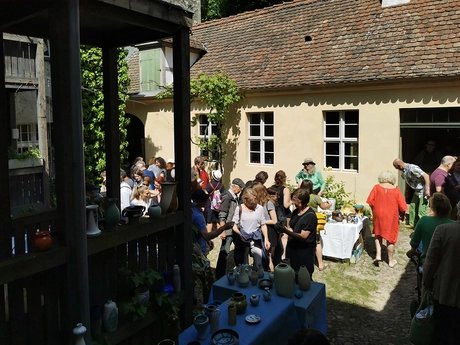 Großer Keramik-Trödel in den Museumshöfen