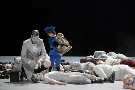 James Hall als Oberon, Siobhan Stagg als Tytania