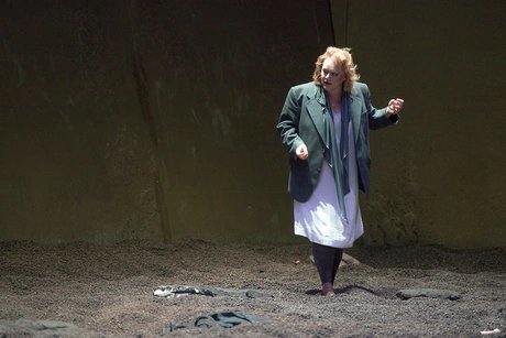 Catherine Foster als Elektra