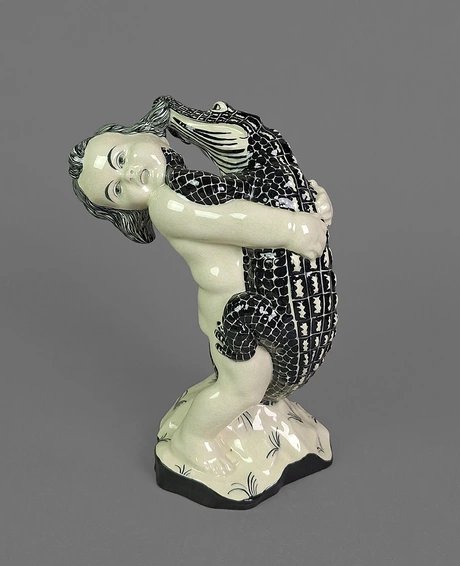 Putto mit Krokodil Wiener Kunstkeramische Werkstätte, 1912 Entwerfer unbekannt