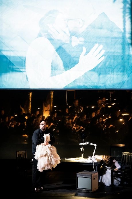 Jorge Puerta als Radames, Dinara Alieva als Aida