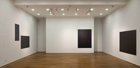 Ausstellungsansicht „Nadia Kaabi-Linke. Seeing Without Light“, Hamburger Bahnhof – Nationalgalerie der Gegenwart, 8.9.2023–7.4.2024