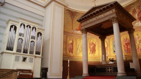 Blick in das Innere der St. Nikolai Kirchengemeinde Potsdam
