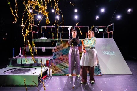 Panni Néder: WANN HAST DU DAS LETZTE MAL AUF DER SPITZE EINES BERGES SEX GEHABT?