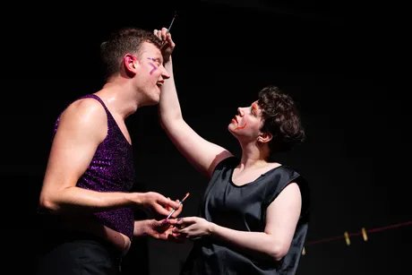 Tante Hannelore lädt zum Kuchenessen ein // Queere Fragmente