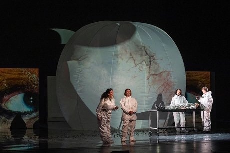 Noa Frenkel, Sarah Maria Sun, Anna Prohaska und LivekameraMarcus Lieberenz