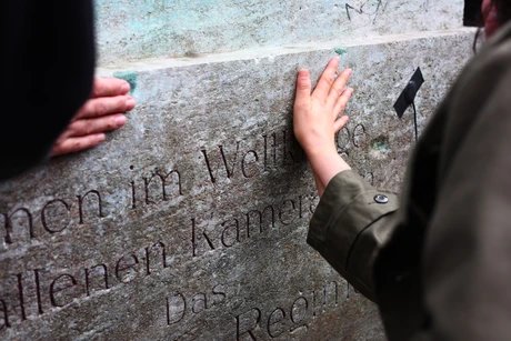 Denkmal streicheln – Denkmal hören