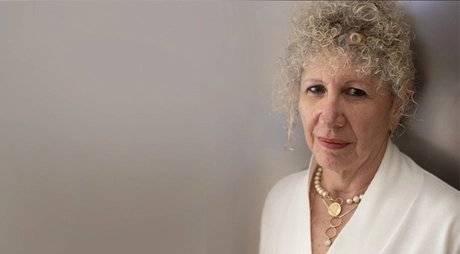 LIZZIE DORON