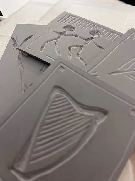 VISUAL Linolschnitt & Prägedruck auf Papier