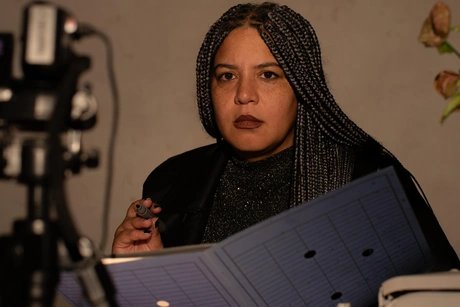Veranstaltungen in Berlin: Simone Dede Ayivi & Kompliz*innen: Autsch – Warum geht es mir so dreckig?