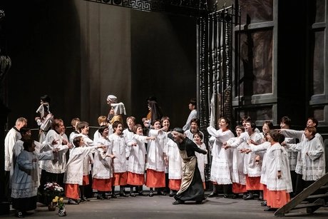 Padraic Rowan als Der Mesner, Kinderchor der Deutschen Oper Berlin