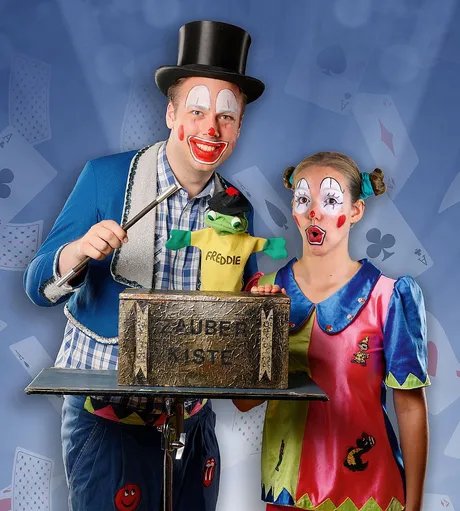 Veranstaltungen in Berlin: Clown Hops & Hopsi - im Spielzeugzimmer des Weihnachtsmannes