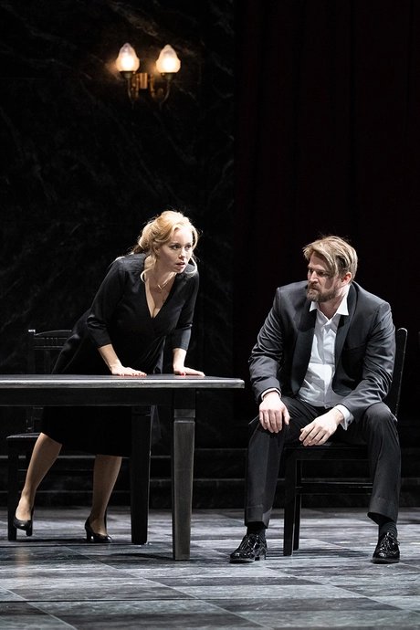 Elisabet Strid als Els, Daniel Johansson als Elis