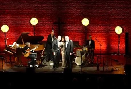 CHRIS HOPKINS' SWINGING CHRISTMAS