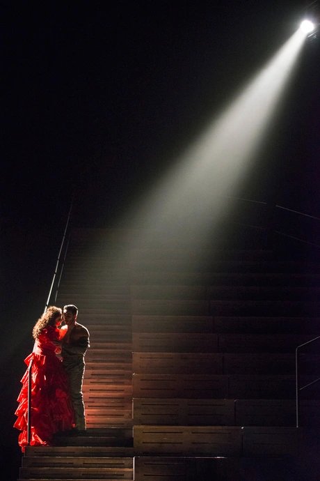 Clémentine Margaine als Carmen, Charles Castronovo als Don José