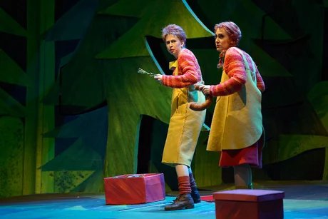 Stephanie Lauricella als Hänsel, Kim-Lillian Strebel als Gretel