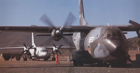 C-160 Transall (vorne) und An-26 in Äthiopien, 1985