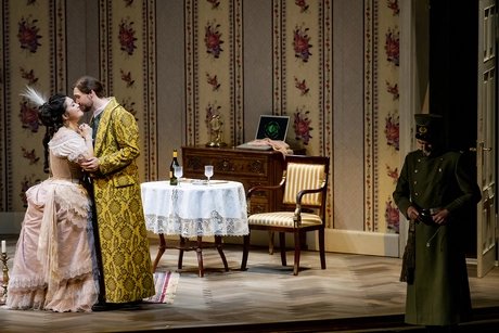 Hulkar Sabirova als Rosalinde, Attilio Glaser als Alfred