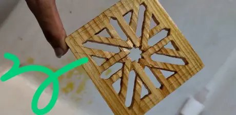 Ein im Schnitzworkshop entstandenes Objekt