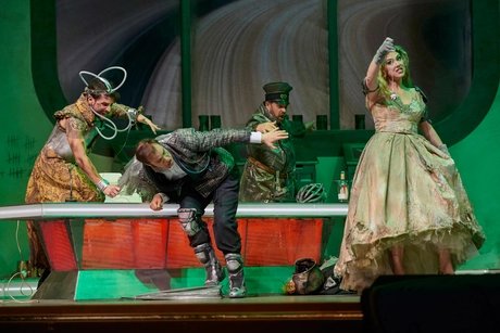 Enea Scala als Alfred, Thomas Blondelle als Gabriel von Eisenstein, Markus Brück als Frank, Annette Dasch als RosalindeThomas M. Jauk