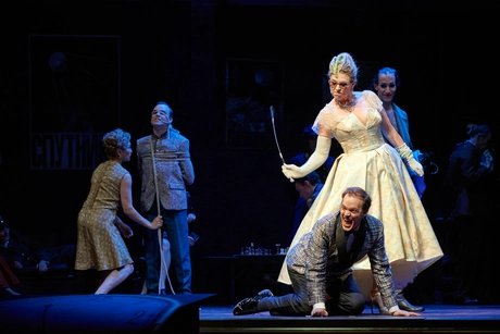 u. a. Thomas Blondelle als Gabriel von Eisenstein, Annette Dasch als RosalindeThomas M. Jauk