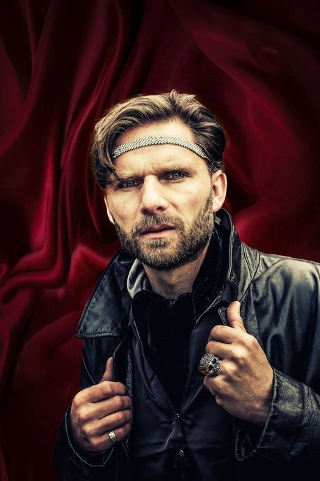 Benjamin Krüger als Hamlet