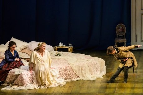 Maria Motolygina als Gräfin Almaviva, Lilit Davtyan als Susanna, Meechot Marrero als CherubinoBettina Stöß