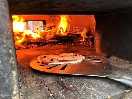 Der Backwagen des Vereins „Bündnis Feuer & Flamme“ im Museumspark des Deutschen Technikmuseums.