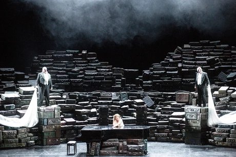 Clay Hilley als Siegfried, Thomas Lehman als Gunther, Ricarda Merbeth als BrünnhildeBernd Uhlig