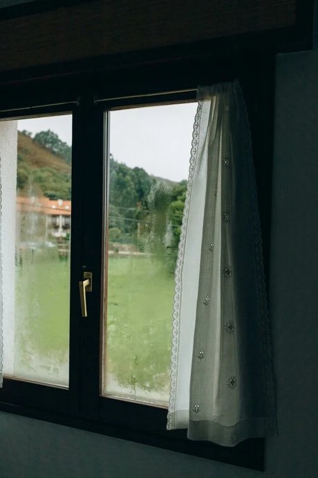 Blick durch ein Fenster