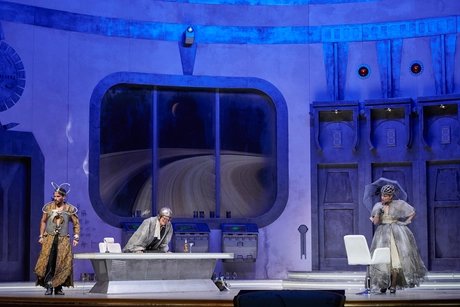 Enea Scala als Alfred, Thomas Blondelle als Gabriel von Eisenstein, Annette Dasch als RosalindeThomas M. Jauk