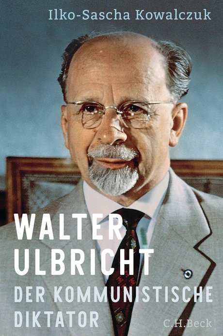 Das Cover des Buches zeigt das Porträt von Walter Ulbricht.