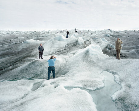 Grönland, August 2008. Unter den Füßen der Grönlandtouristen in Point 660 zeigt sich schon 2008 deutlich die anschleichende Gefahr: Die größte Insel der Welt tröpfelt davon.