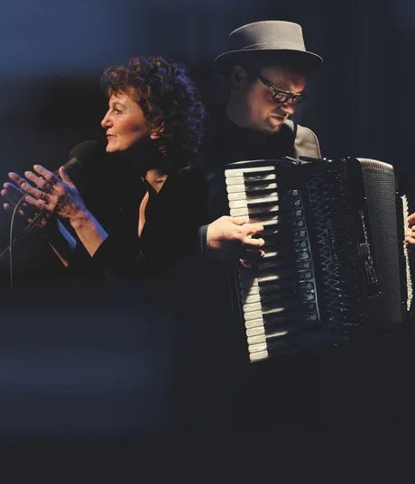 Julia Kock chante Piaf