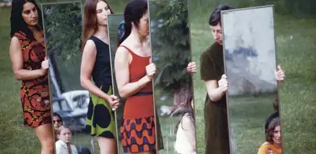 Joan Jonas, Mirror Piece I, Detail, 1969, Performance, Bard College, Annandale-on-Hudson, New York Fotografie von Joan Jonas