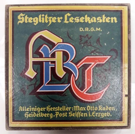 Foto vom Steglitzer Lesekasten, unserem Objekt des Monats.