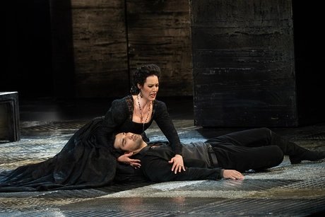 Federica Lombardi als Elisabeth von Valois, Jonathan Tetelman als Don CarloMarcus Lieberenz