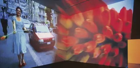 Pipilotti Rist, Ever is over All, 1997, Zweikanal-Video (color, sound), Videoinstallationmit zwei sich überlappenden Projektionen