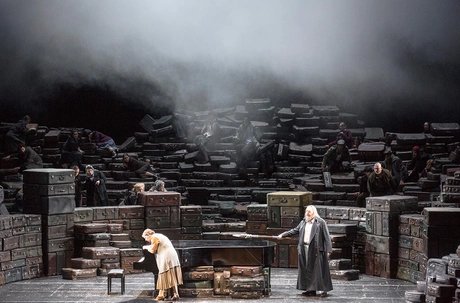 Lindsay Ammann als Erda, Iain Paterson als Der Wanderer
