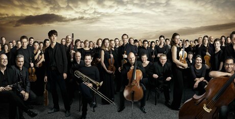 Veranstaltungen in Berlin: Sir Simon Rattle und das Mahler Chamber Orchestra mit Mozarts letzten Symphonien