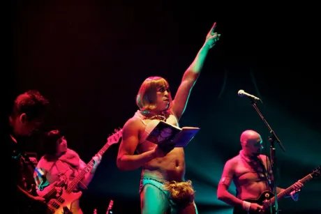 Die proto-marxistische, post-politische Pop-Punque-Kunst Band Ruth Fischer, Re-Education, HAU Hebbel am Ufer, 2008