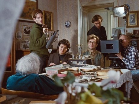 Lucie Hürtgen-Skladanowsky, Florian Gallenberger, Barbara Rohm, Wim Wenders, German Kral und Jürgen Jürgens bei den Dreharbeiten zu Die Gebrüder Skladanowsky (1996) von Wim Wenders mit Studierenden der HFF München