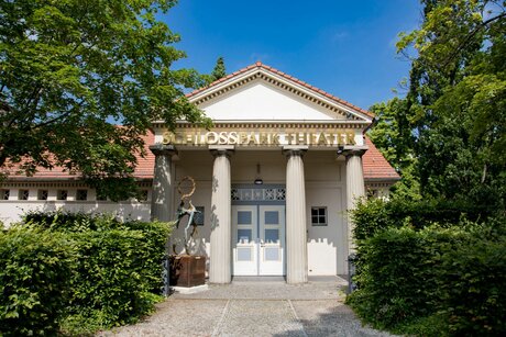 Schlosspark Theater von außen