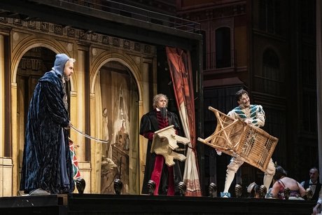 Noel Bouley als Bartolo, Aigul Akhmetshina als Rosina, Samuel Dale Johnson als FigaroBettina Stöß