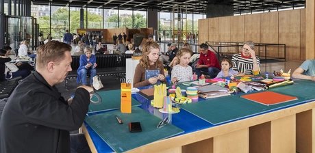 Familienworkshop in der Neuen Nationalgalerie
