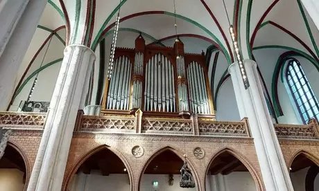 Blick hinauf zur Orgel im Museum Nikolaikirche