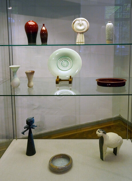 Porzellan und Steinzeug-Arbeiten von Marieke Schröder (1951-2014), Berlin-Moabit, 1990er und 2000er JahreGeschenke aus dem Nachlass der Künstlerin