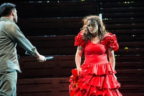 Charles Castronovo als Don José, Clémentine Margaine als Carmen