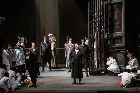 u. a. Jörg Schörner als Spoletta, Ludovic Tézier als Scarpia